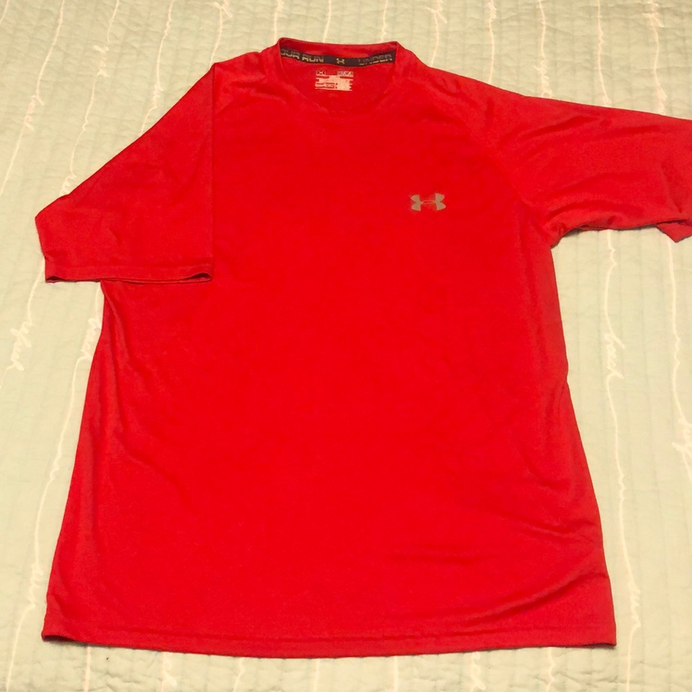 Men’s Under Armour size medium heat gear T-shirt